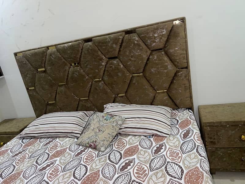 Bed for sale with two side tables 1