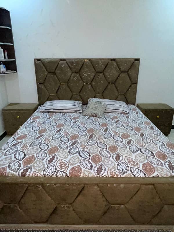 Bed for sale with two side tables 2