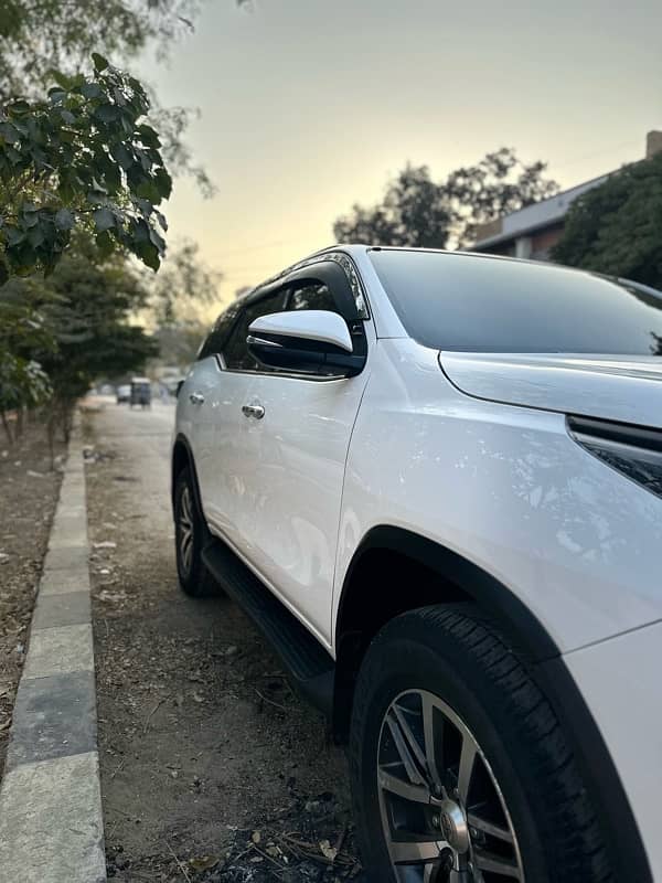 Toyota Fortuner V 2018 14