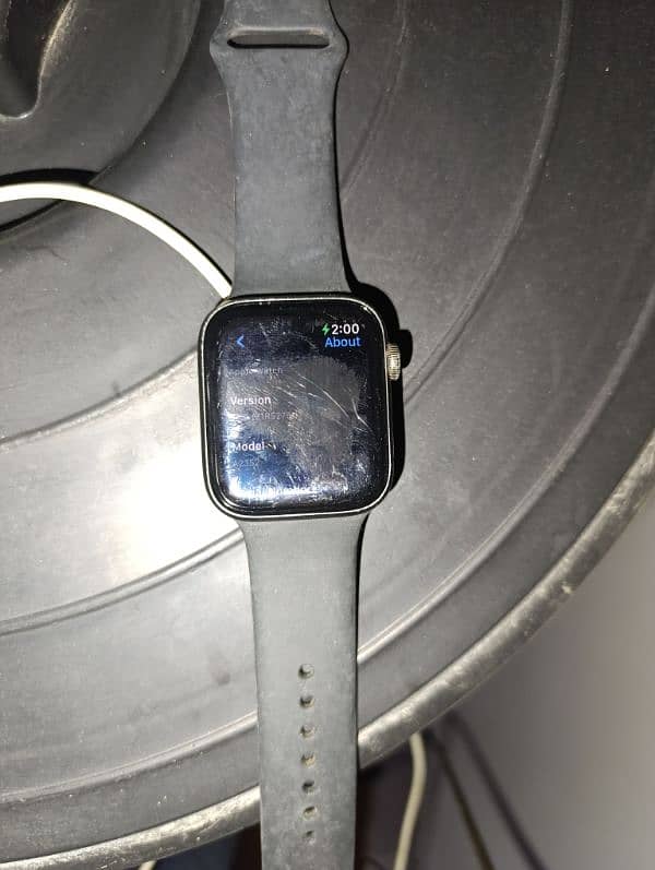 Apple Watch SE A2352   perfect condition 5