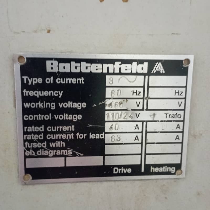 Injection Molding machine/waste cutter 1