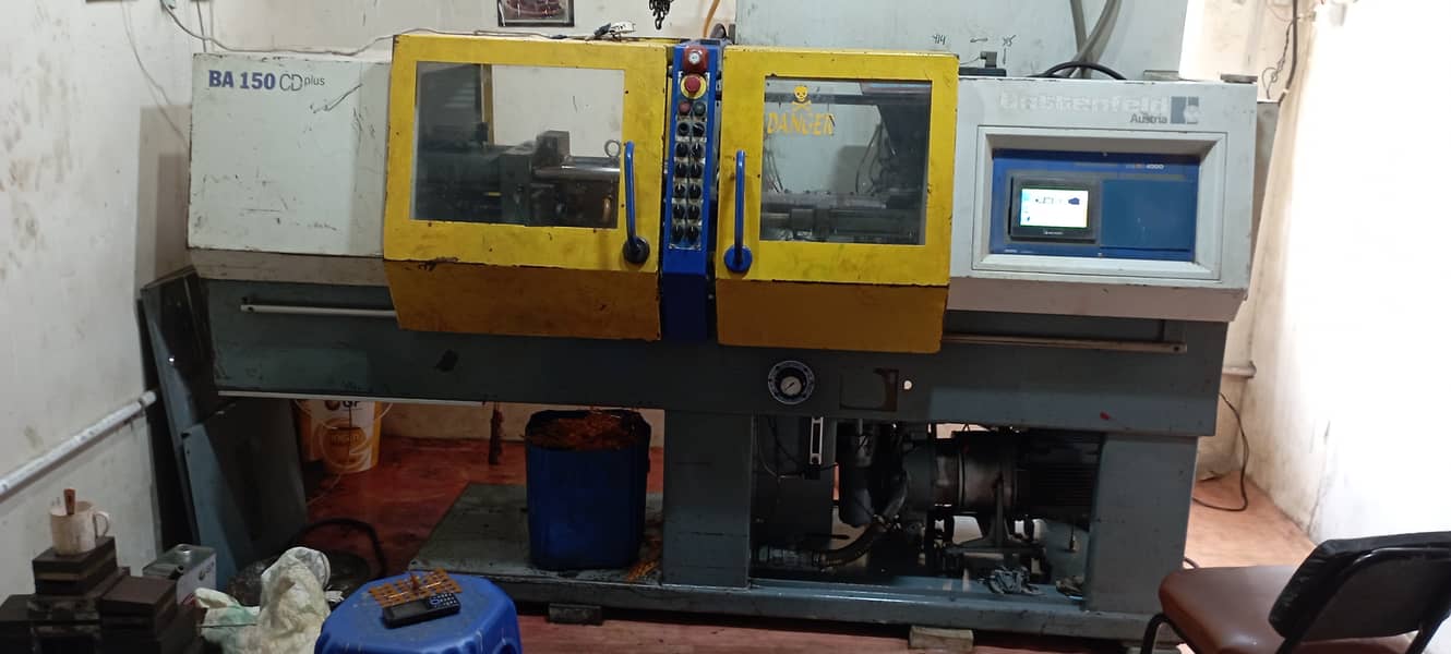 Injection Molding machine/waste cutter 3