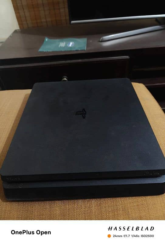 PLAYSTATION 4 8