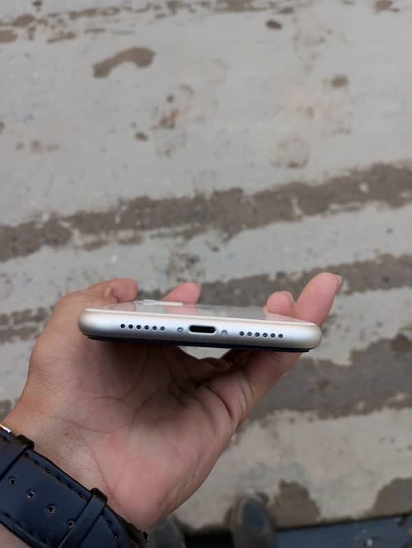 iphone 11 128 gb pta approved 4