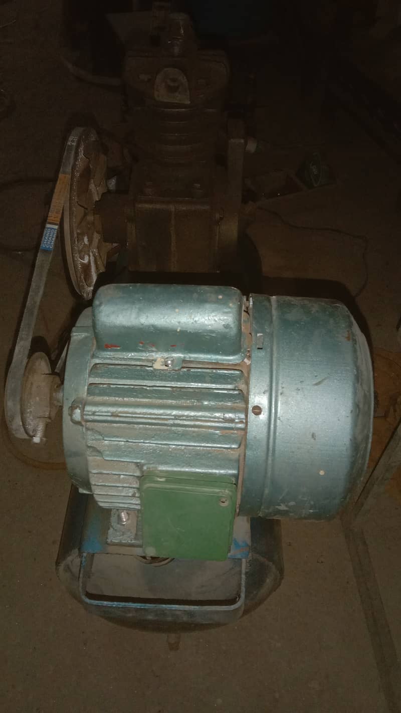 Air compressor, heavy duty, 100 pounds capacity 4