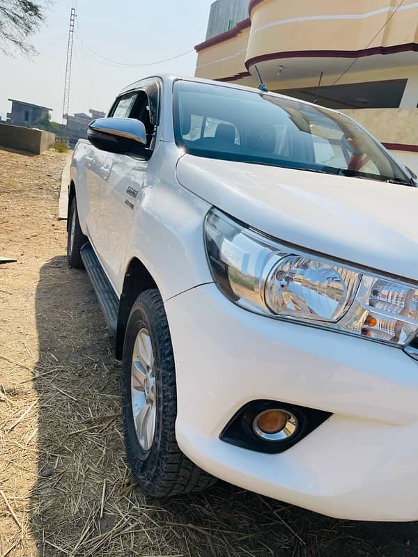 Toyota Hilux 2021 1