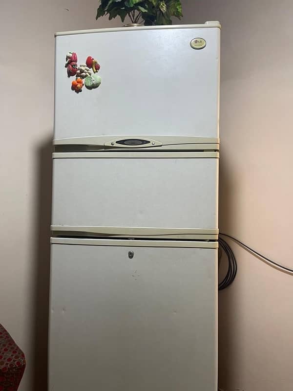 LG fridge for sale(3 doors) 3