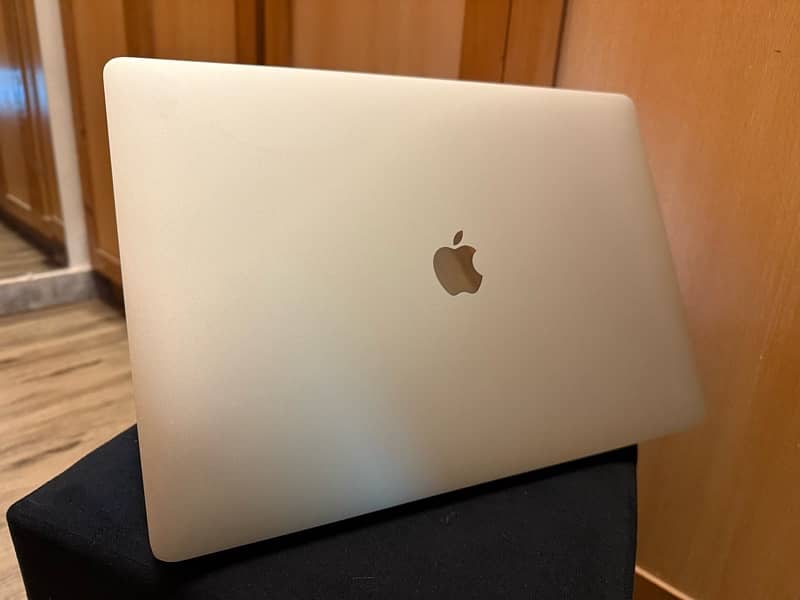 MacBook Pro 2018 - 15.4 inch 0