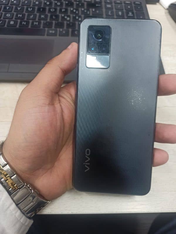 Vivo Y73 4