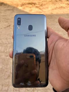 Samsung A20 3 32 with box charger all ok