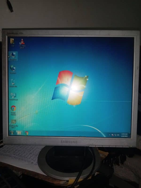 Samsung 17 inch LCD far sale urgent 1