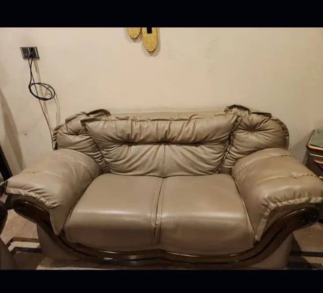 4 seater sofa 0