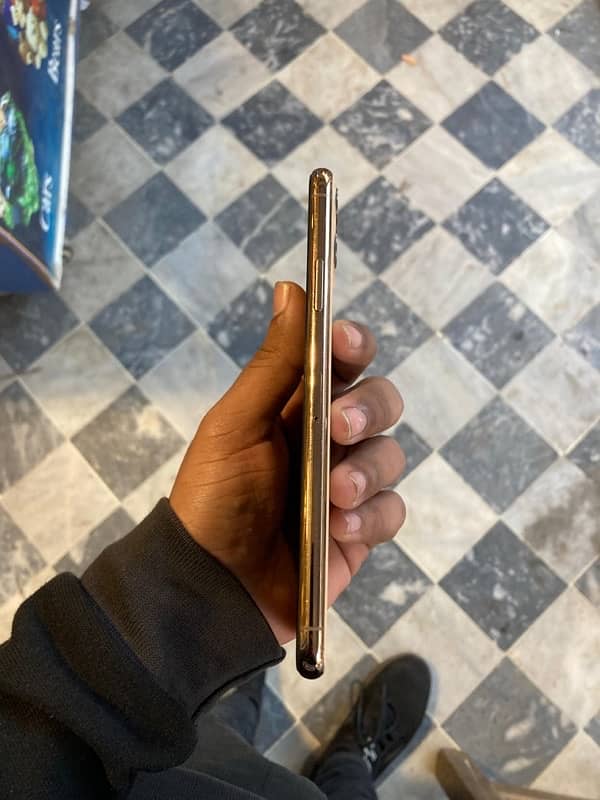 iphone 11 pro max 256gb pta approved 5