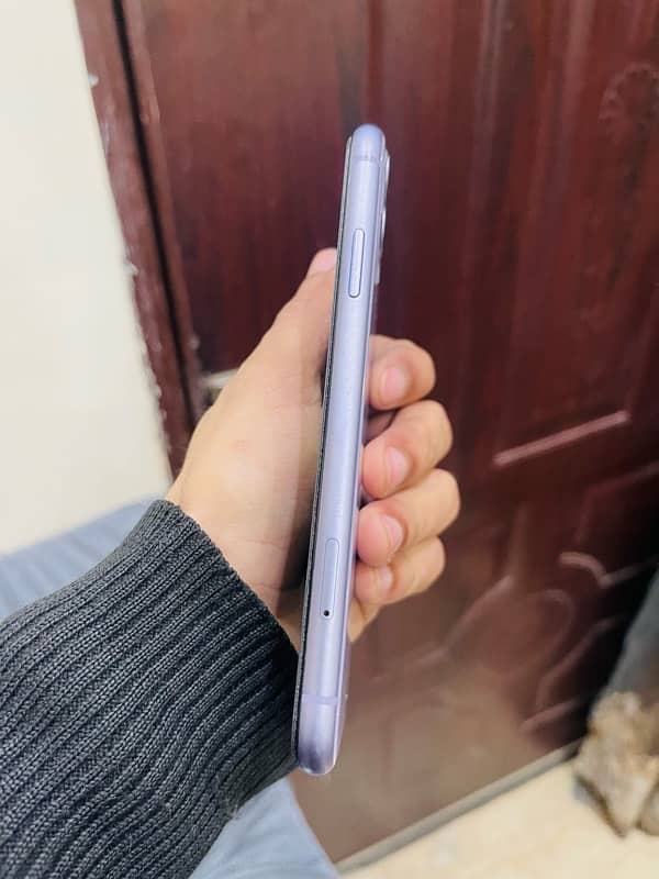 iPhone 11 128gb PTA Approved 4