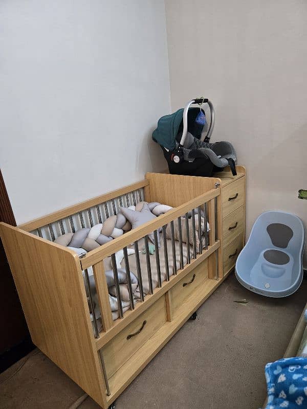 crib / baby cot for sell 2