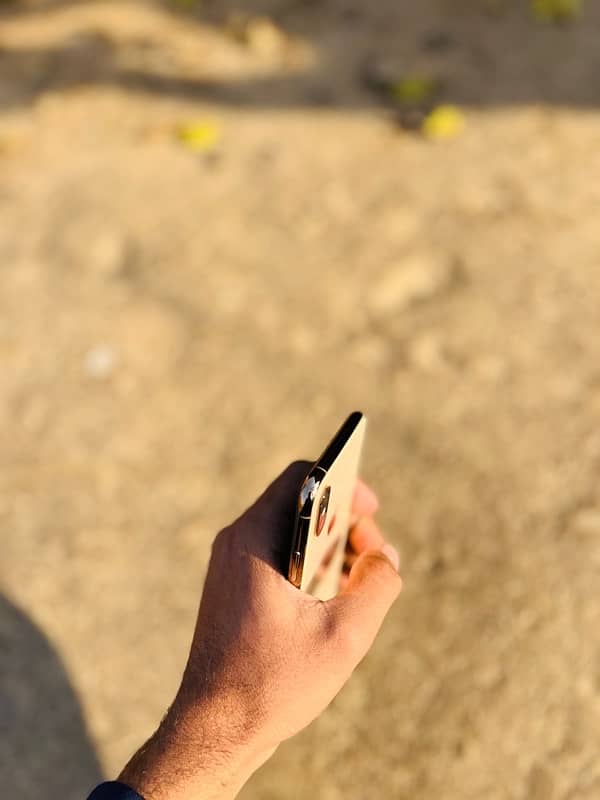 iphone xs pta approved with box 10/10 4
