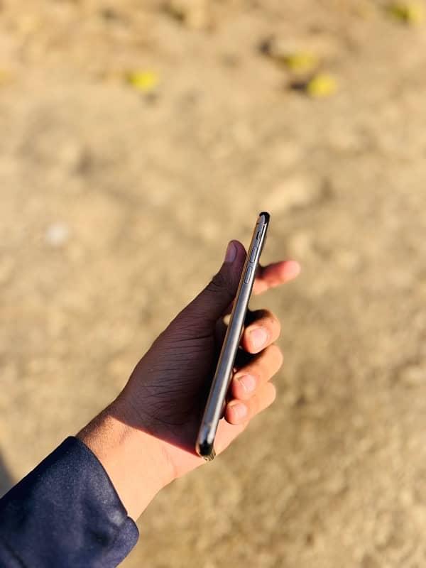 iphone xs pta approved with box 10/10 5