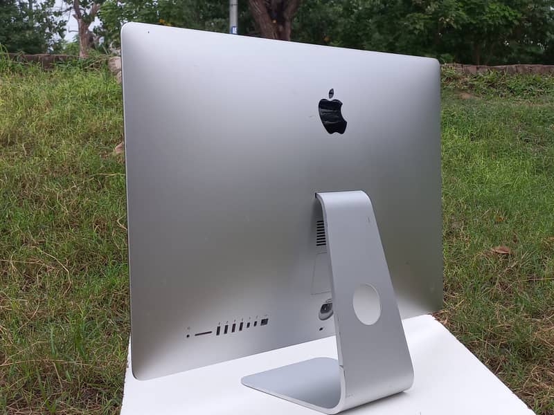 iMac 2015 27" 5k Ratina Display with Graphics Card 1