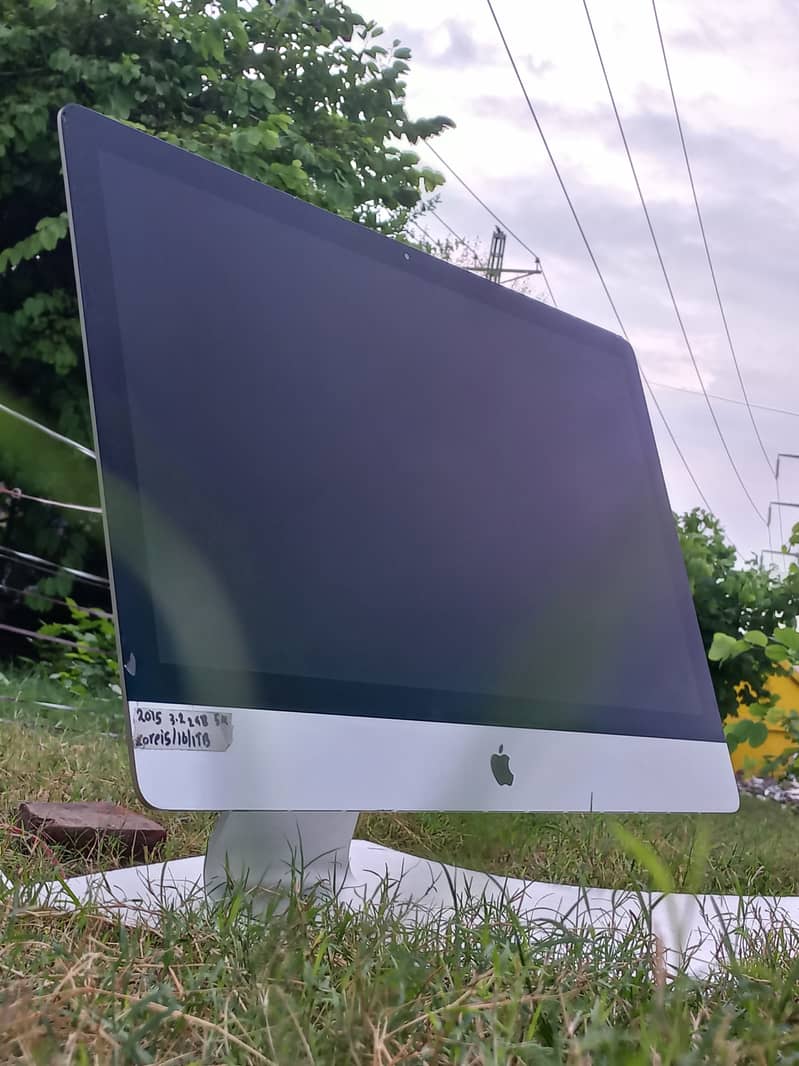 iMac 2015 27" 5k Ratina Display with Graphics Card 9