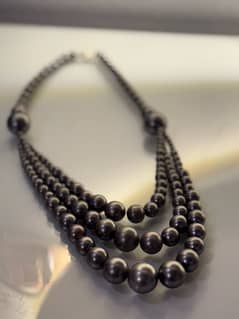 Grey pearl necklace