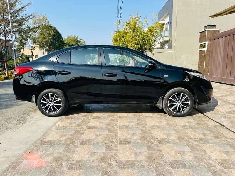 Toyota Yaris ATIV 2022 4