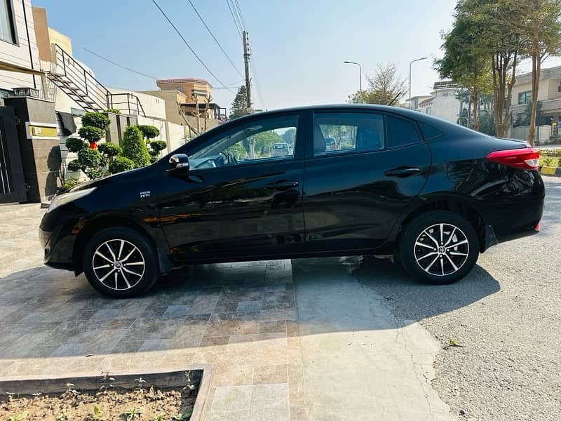 Toyota Yaris ATIV 2022 6