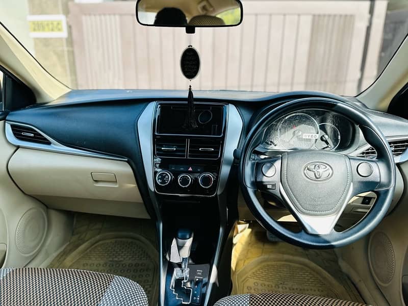 Toyota Yaris ATIV 2022 10