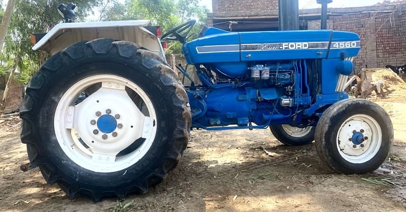 Tractor Ford 4560 3