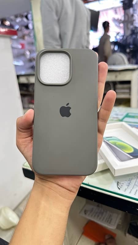 iPhone 13 Pro cover 2