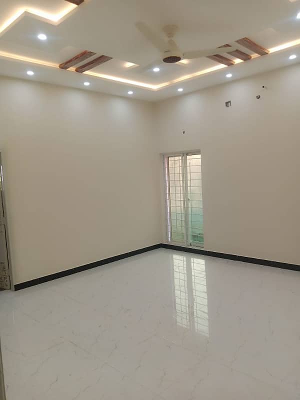 10 Marla Lower Portion For Rent in Bahria Town Lahore 1