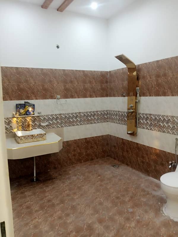 10 Marla Lower Portion For Rent in Bahria Town Lahore 2