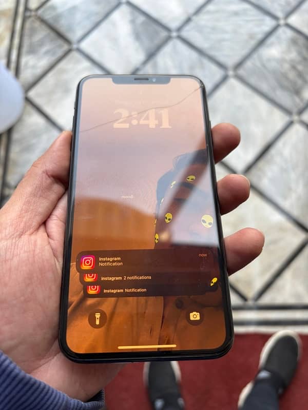 iPhone XS Max 64gb Factory Unlocked Non PTA 3