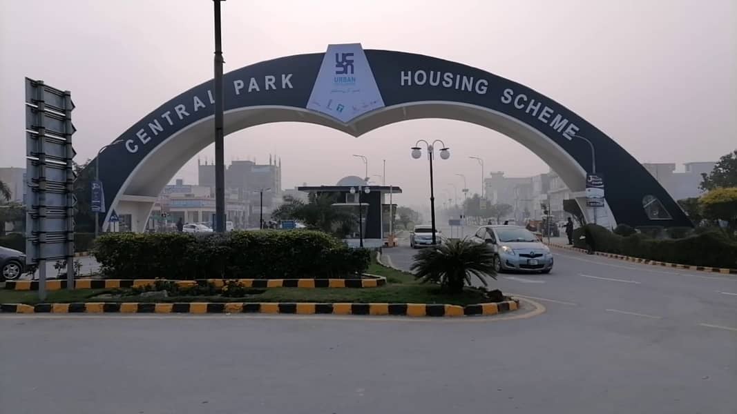 4 Marla Facing Park Plot In B block Central Park Available for sale Cost Of Land 0