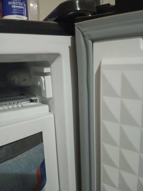 Dawlance Vertical Freezer Inverter: Energy-Efficient Freezing Solution 3