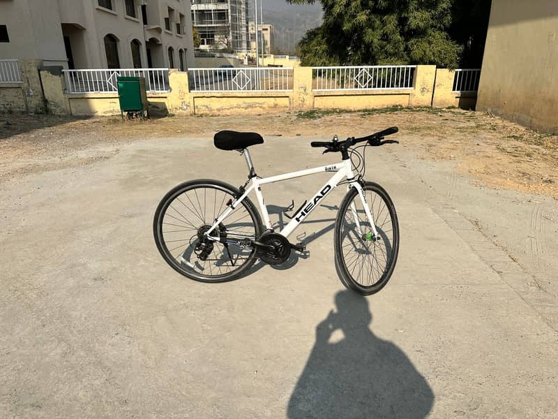 Hybrid Bike TAIWAN Medium Frame Immaculate Condition URGENT SALE 0