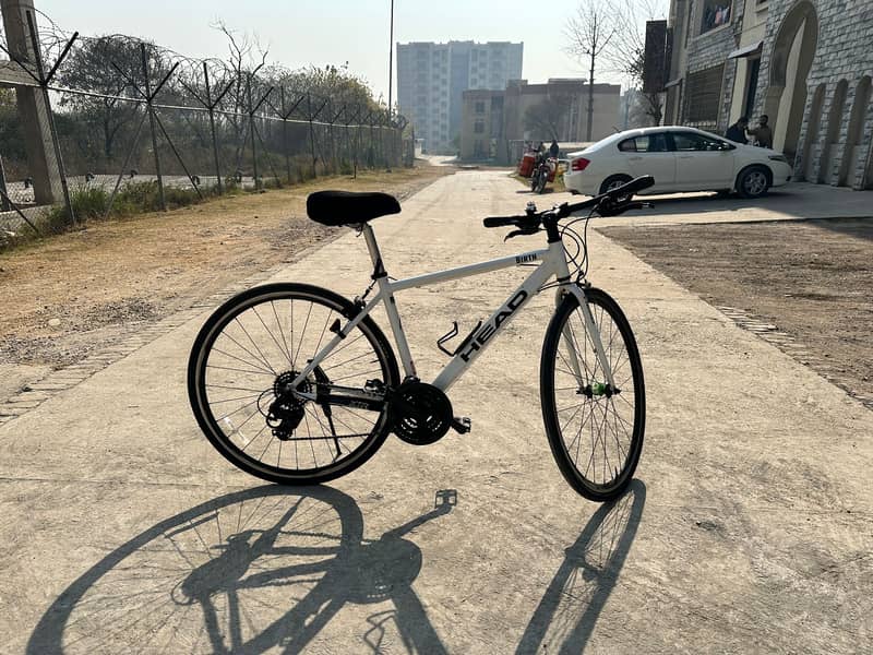 Hybrid Bike TAIWAN Medium Frame Immaculate Condition URGENT SALE 1