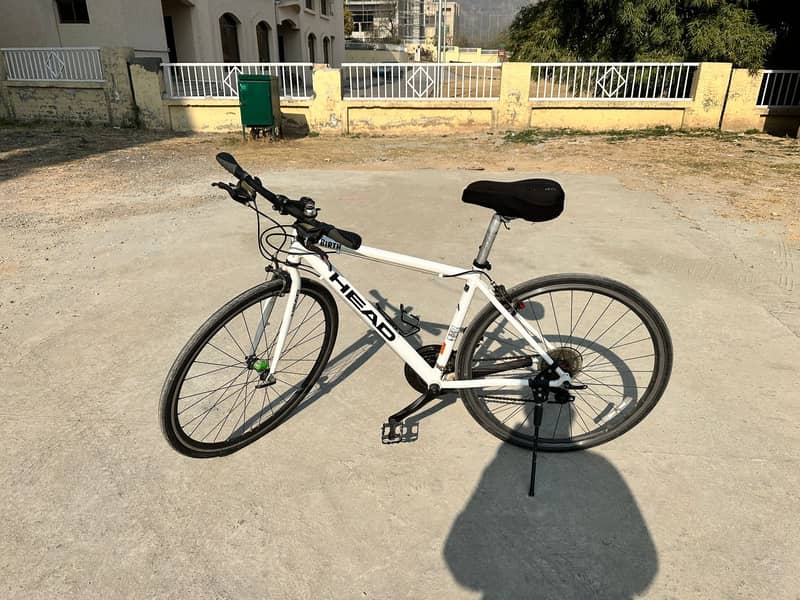 Hybrid Bike TAIWAN Medium Frame Immaculate Condition URGENT SALE 2