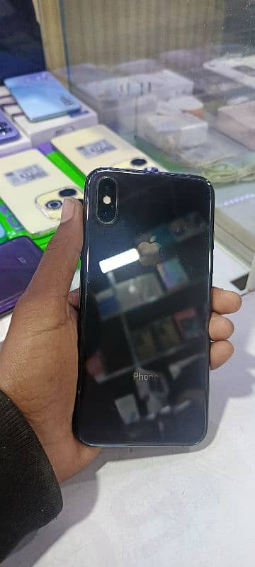 Iphone XS iCloud wala hy 256 gb betry 85 baki all ok urgent sale 5