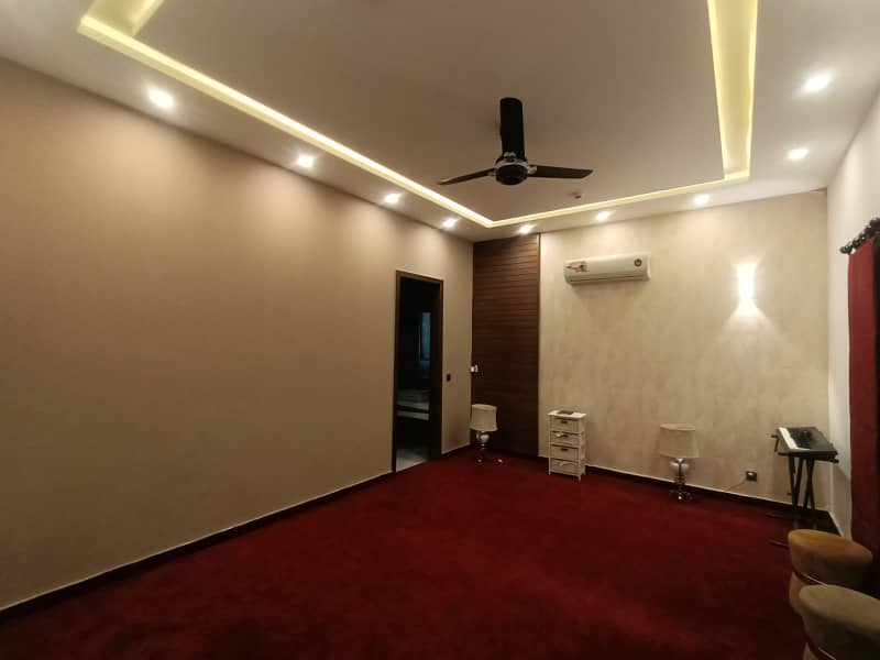 One Kanal Luxurious Bungalow Near Park DHA Phase-5 27