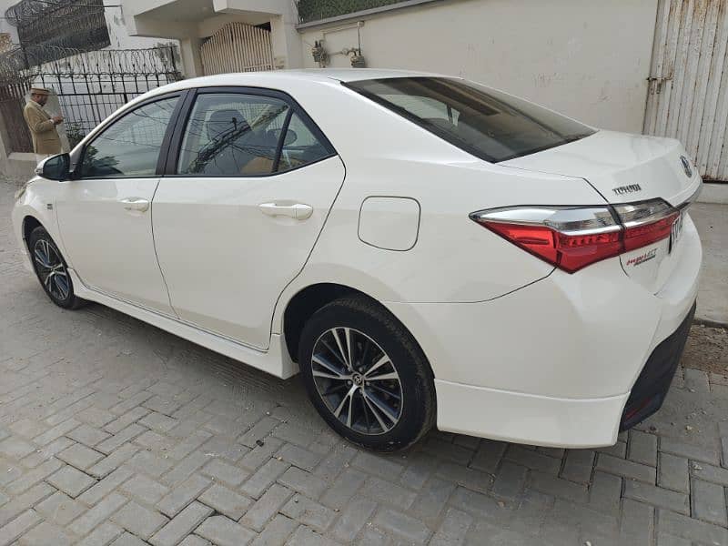 Toyota Corolla Altis 1.6 X Automatic 4