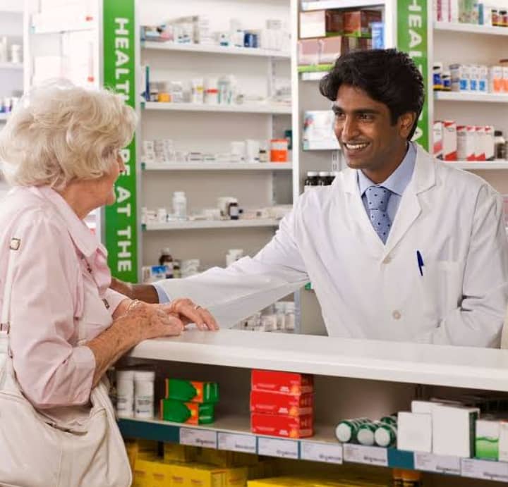 Looking for a job as pharmacy salesman or dispensar 0