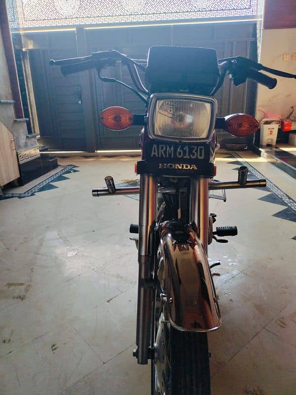 Honda 125 Model 2023 used like new 3