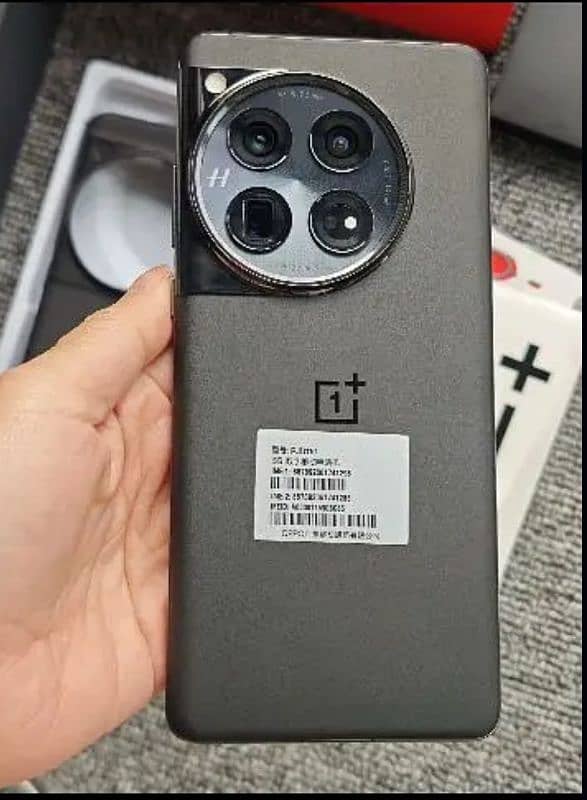 OnePlus 12 16/512 10 by 10 indian variant 0