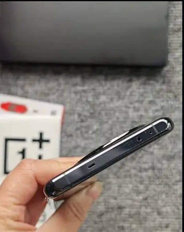 OnePlus 12 16/512 10 by 10 indian variant 1