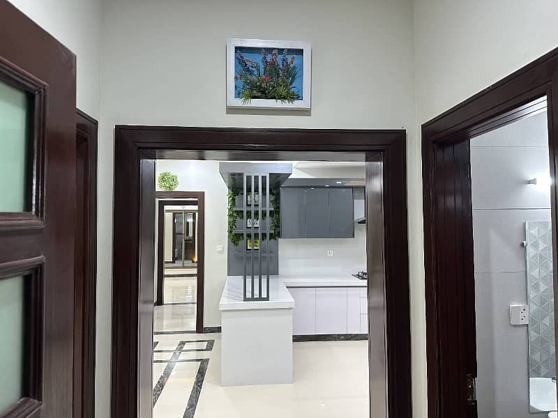 10 MARLA FULL HOUSE AVILABLE FOR RENT IN BAHRIA TOWN PHASE 8 6