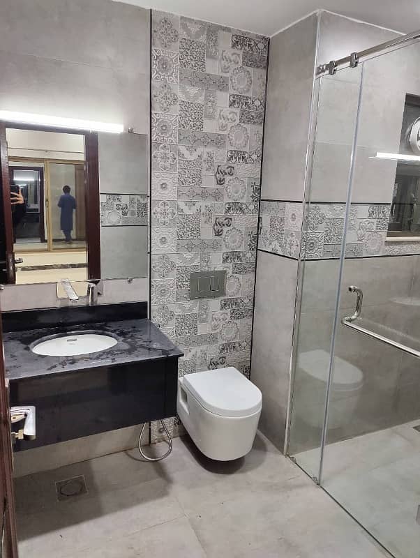 10 MARLA FULL HOUSE AVILABLE FOR RENT IN BAHRIA TOWN PHASE 8 20