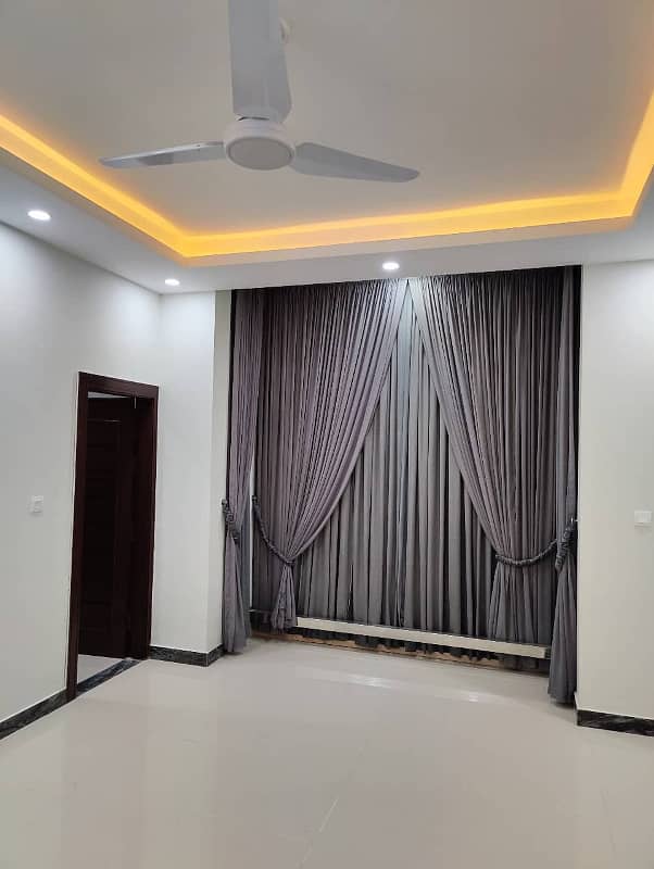 10 MARLA FULL HOUSE AVILABLE FOR RENT IN BAHRIA TOWN PHASE 8 24