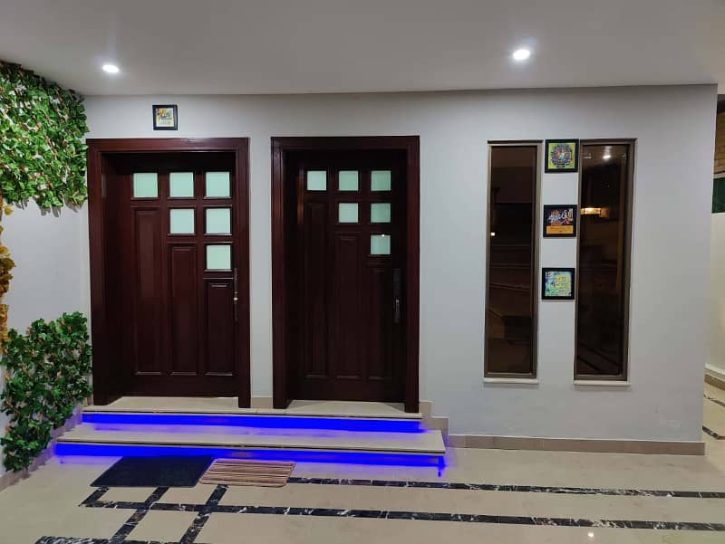 10 MARLA FULL HOUSE AVILABLE FOR RENT IN BAHRIA TOWN PHASE 8 26