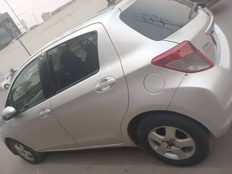 Toyota Vitz 2011 3