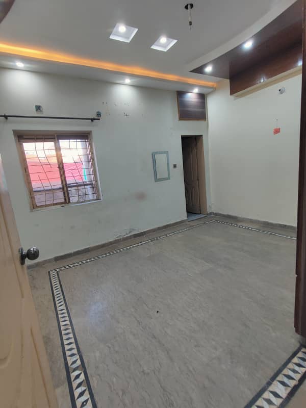 ALLAMA IQBAL TOWN 3 MARLA HOUSE URGENT FOR RENT IN PRIME LOCATION 11